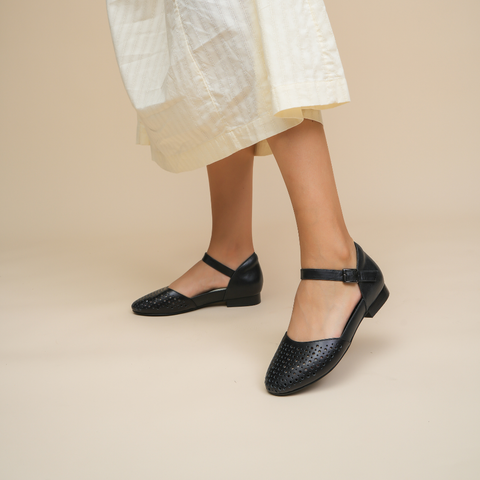 Naked Arches Winona - Black in Black