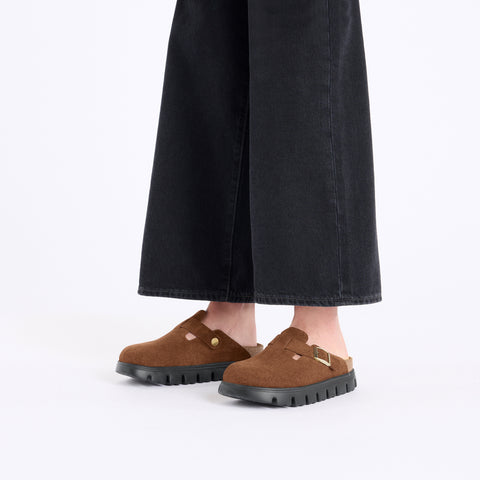 Birkenstock Boston Chunky Dark Tea Leather Narrow in Dark Tea